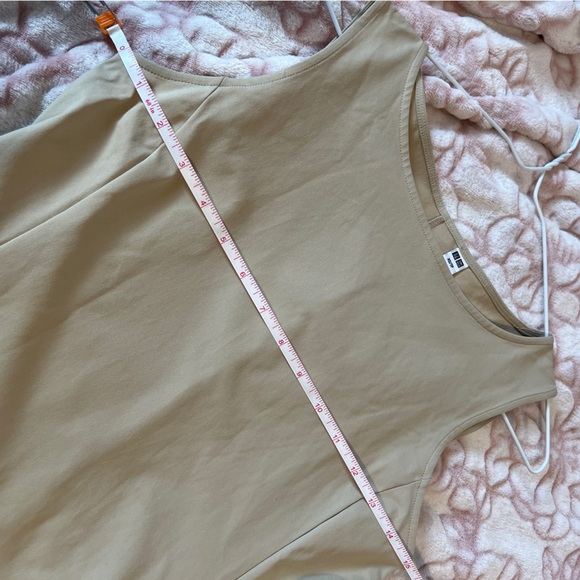 UNIQLO EXTRA STRETCH AIRism SLEEVELESS DRESS - Picture 4 of 6
